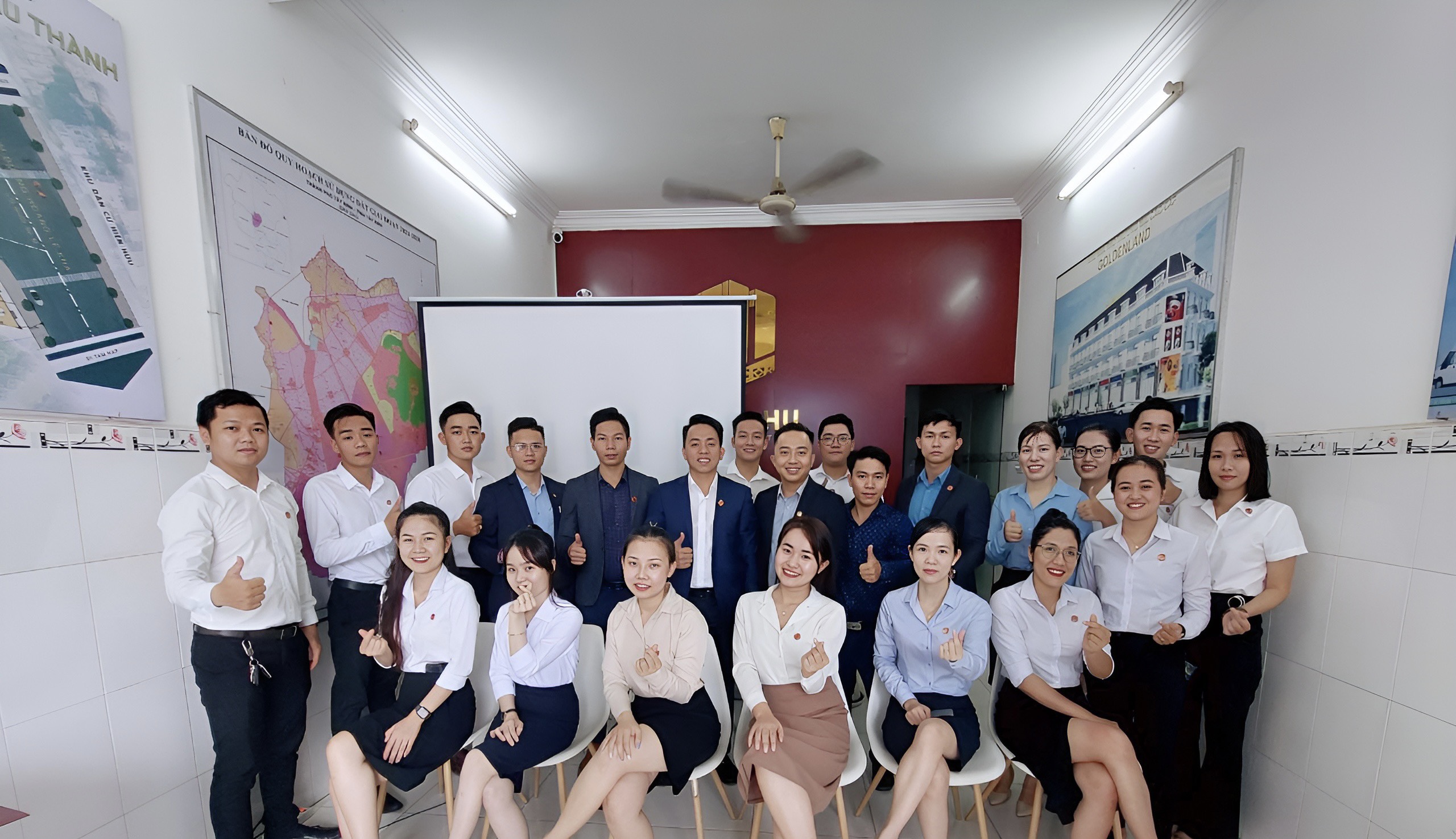 Chương trình họp tổng kết hoạt động kinh doanh quý III & định hướng chiến lược kinh doanh quý IV năm 2022 của Địa ốc Thiên Phú vừa được diễn ra vào chiều ngày 11/10/2022 với sự tham dự đông đủ của tất cả các CBNV và ban lãnh đạo công ty